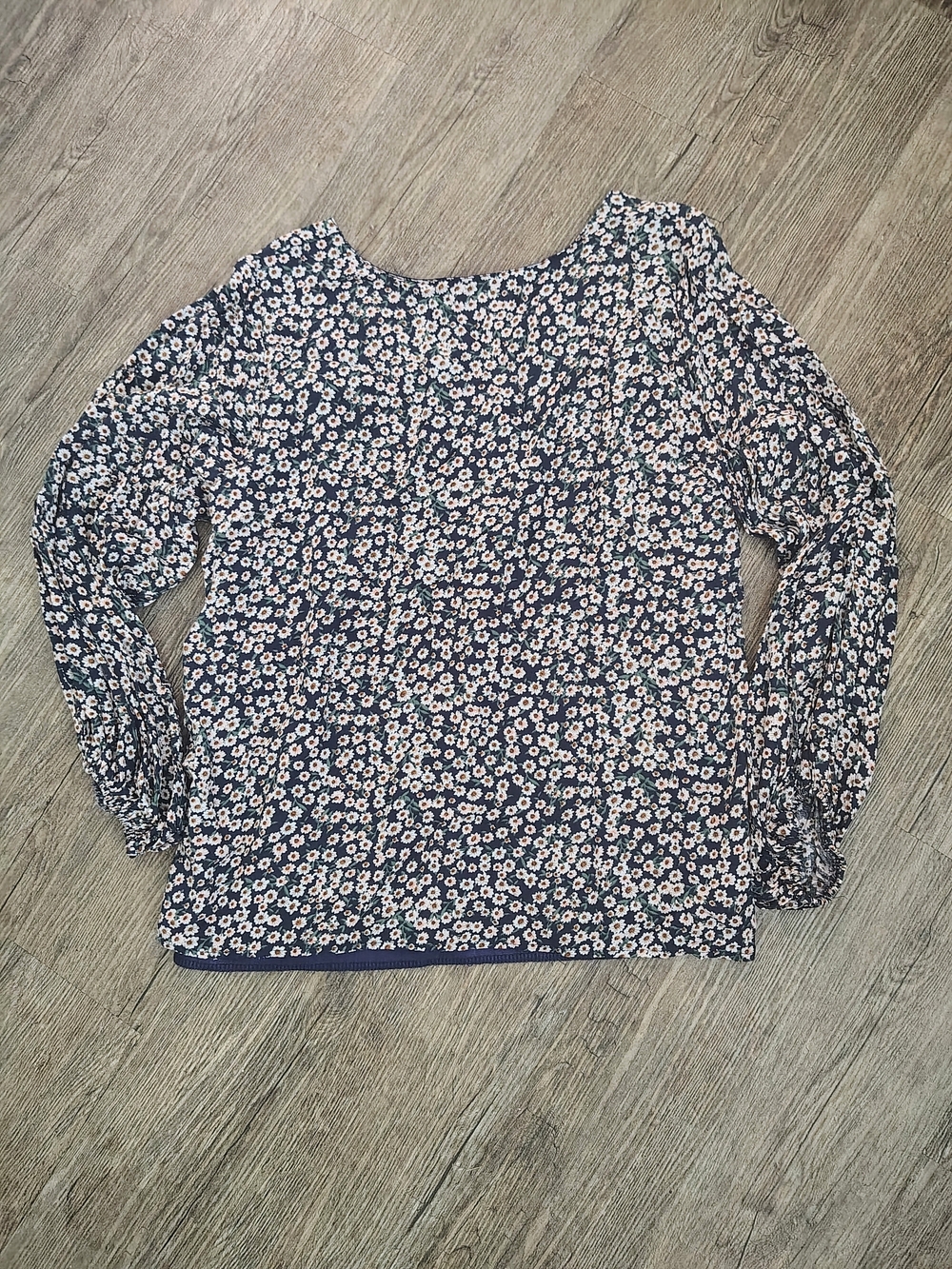 Qearal Women’s Navy Ditsy Floral V-Neck Long Sleeve Blouse L Cottagecore Casual - Picture 4 of 7